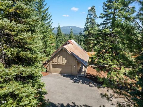 Tiny photo for 42256 Skiway Drive, Klamath Falls, OR 97601 (MLS # 220223425)