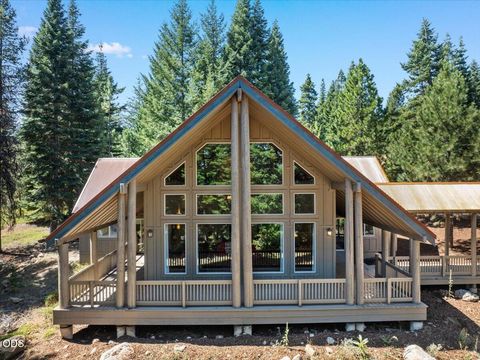 Tiny photo for 42256 Skiway Drive, Klamath Falls, OR 97601 (MLS # 220223425)