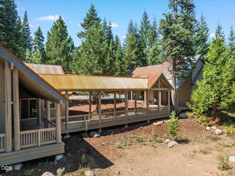 Tiny photo for 42256 Skiway Drive, Klamath Falls, OR 97601 (MLS # 220223425)