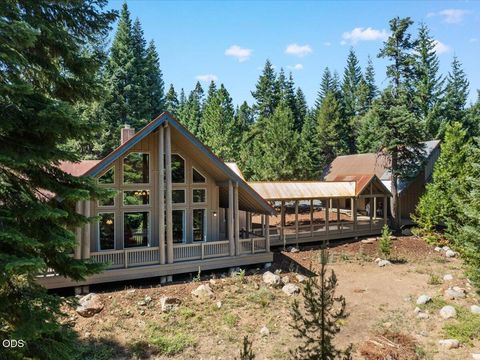 Photo of 42256 Skiway Drive, Klamath Falls, OR 97601 (MLS # 220223425)