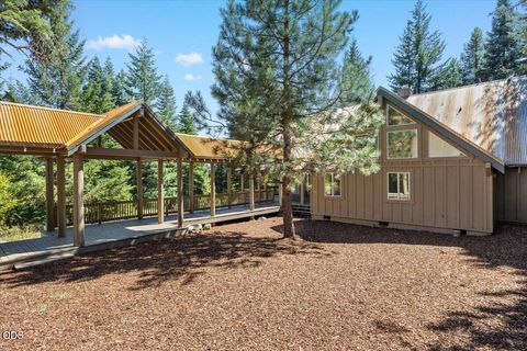 Tiny photo for 42256 Skiway Drive, Klamath Falls, OR 97601 (MLS # 220223425)