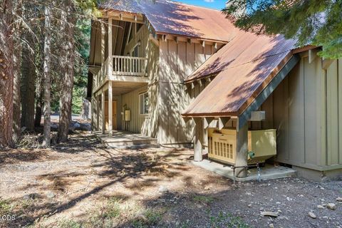 Tiny photo for 42256 Skiway Drive, Klamath Falls, OR 97601 (MLS # 220223425)