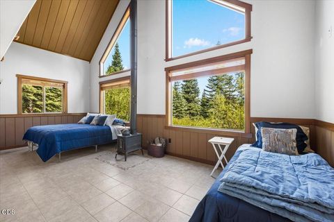 Tiny photo for 42256 Skiway Drive, Klamath Falls, OR 97601 (MLS # 220223425)