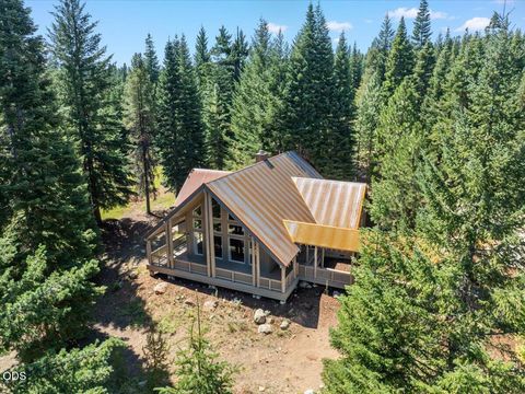 Tiny photo for 42256 Skiway Drive, Klamath Falls, OR 97601 (MLS # 220223425)