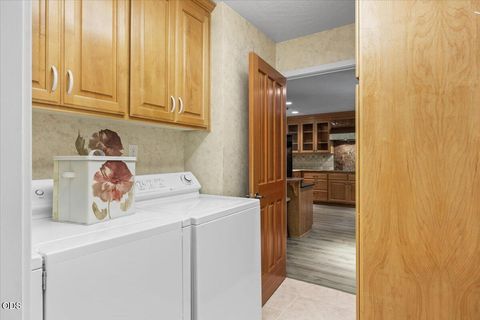 Tiny photo for 42256 Skiway Drive, Klamath Falls, OR 97601 (MLS # 220223425)