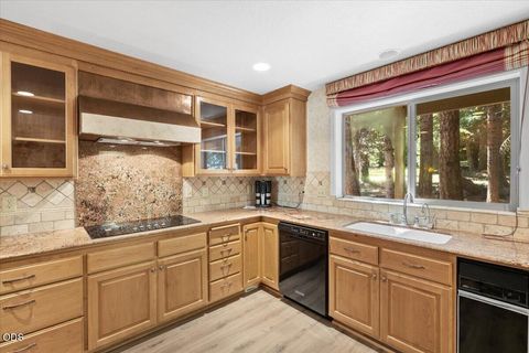 Tiny photo for 42256 Skiway Drive, Klamath Falls, OR 97601 (MLS # 220223425)