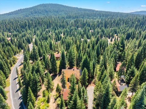 Tiny photo for 42256 Skiway Drive, Klamath Falls, OR 97601 (MLS # 220223425)