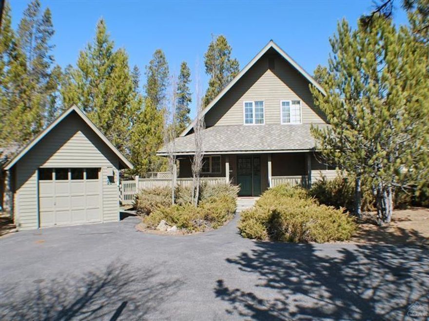 Located on the North end of Sunriver, within walking distance to the Big Deschutes River. Open floor plan for large family gatherings. This home offers that cabin feel with wood beams and river rock accents. Extended living on the deck and private hot tub to sit and relax after a long day of playing.