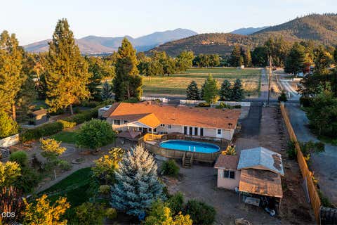 Photo of 1850 Camp Baker Road, Medford, OR 97501 (MLS # 220227487)