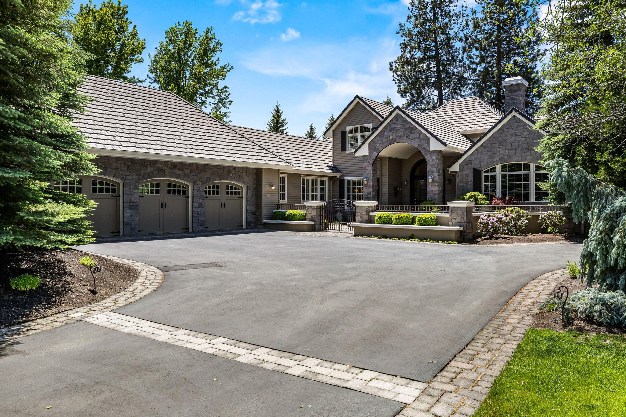 Broken Top - Residential