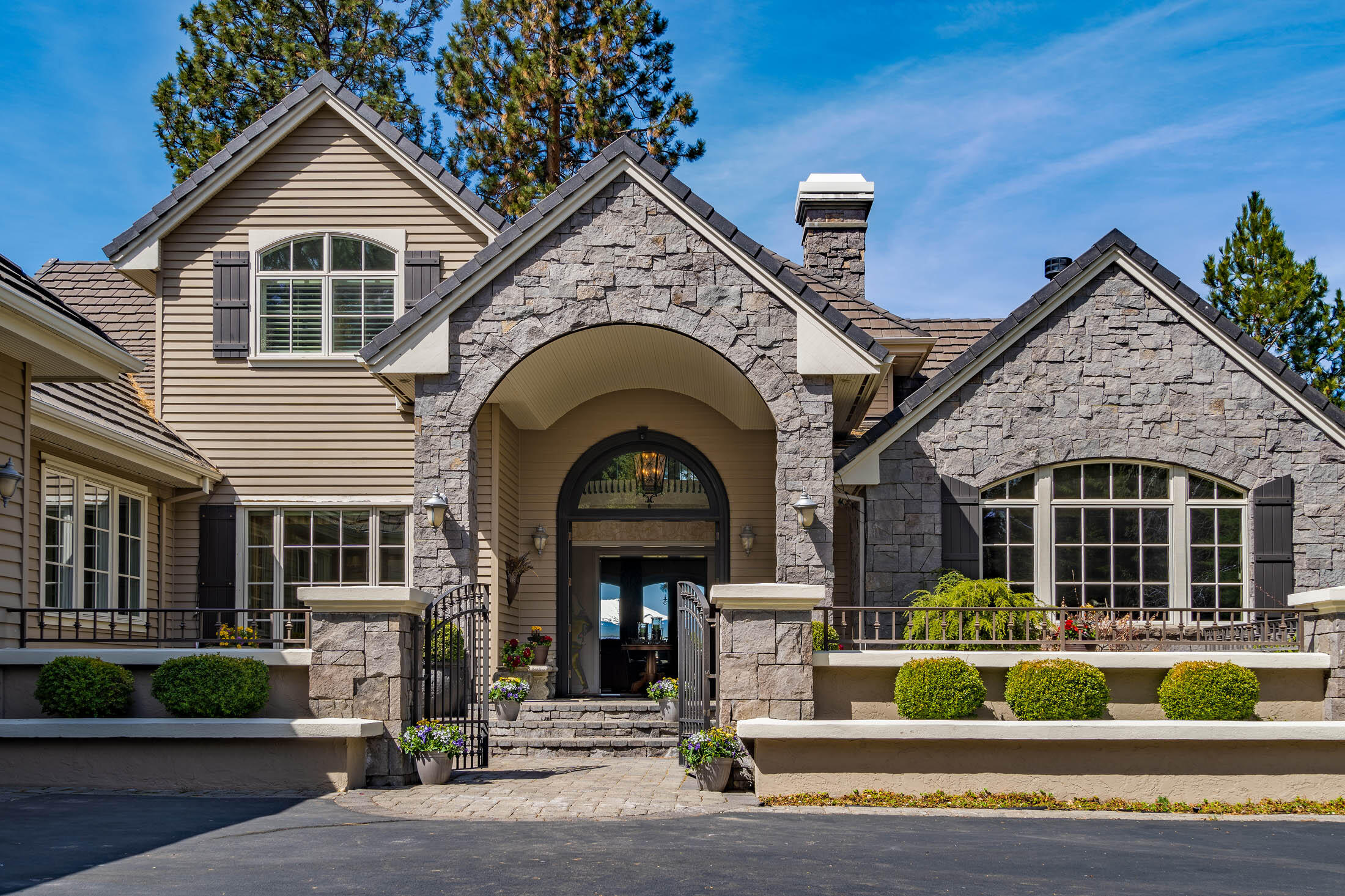 Broken Top - Residential