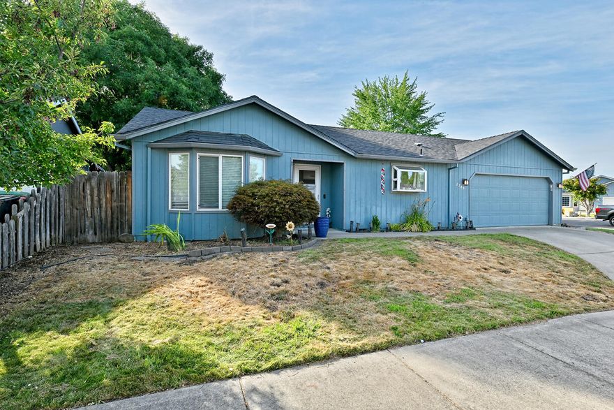 MOVE IN READY AND PRICED TO SELL !!!
This home offers more space than the listed square footage suggests.  The well-appointed kitchen opens up to the living room and a bonus room. It features a spacious master suite with a walk-in closet. The backyard is ideal for entertaining, with ample space to host gatherings. Additionally, the shed can serve as a playhouse, workshop, or storage area. A new composition roof was installed in 2019, and the exterior was painted in 2020. The home also boasts a newer hot water heater and flooring. Located in a quiet neighborhood, it is conveniently close to all services and shopping. Priced to sell! Don't wait—schedule your tour today!