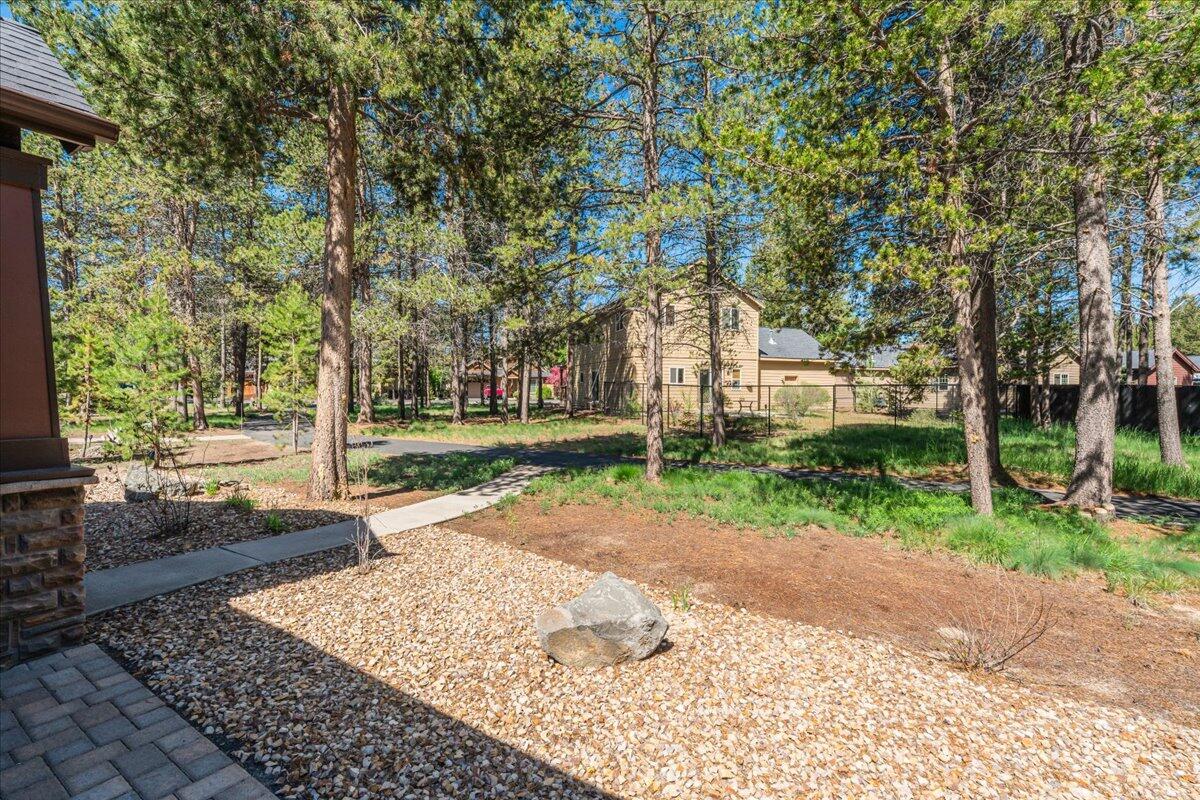 51875 Hollinshead Place