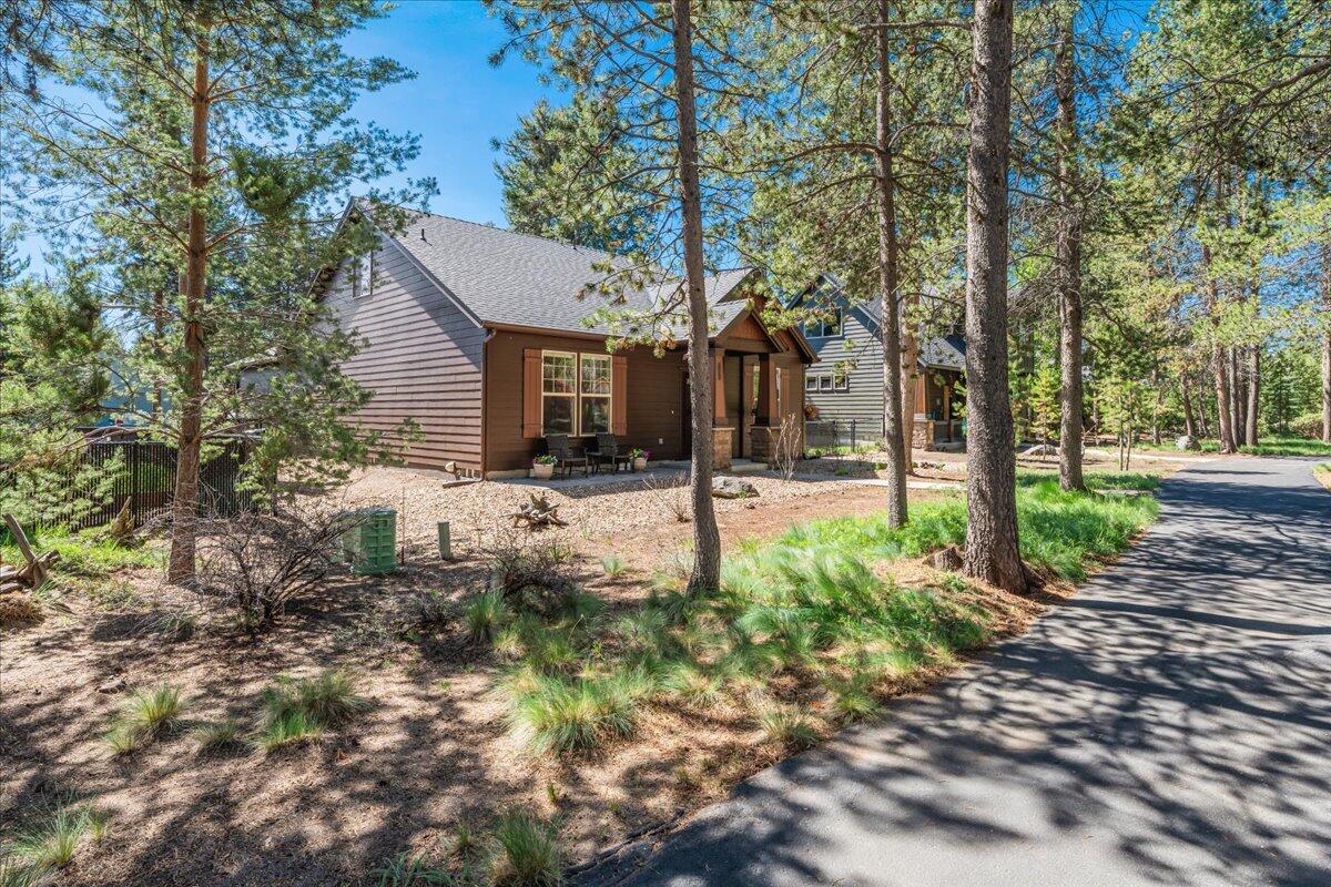 51875 Hollinshead Place