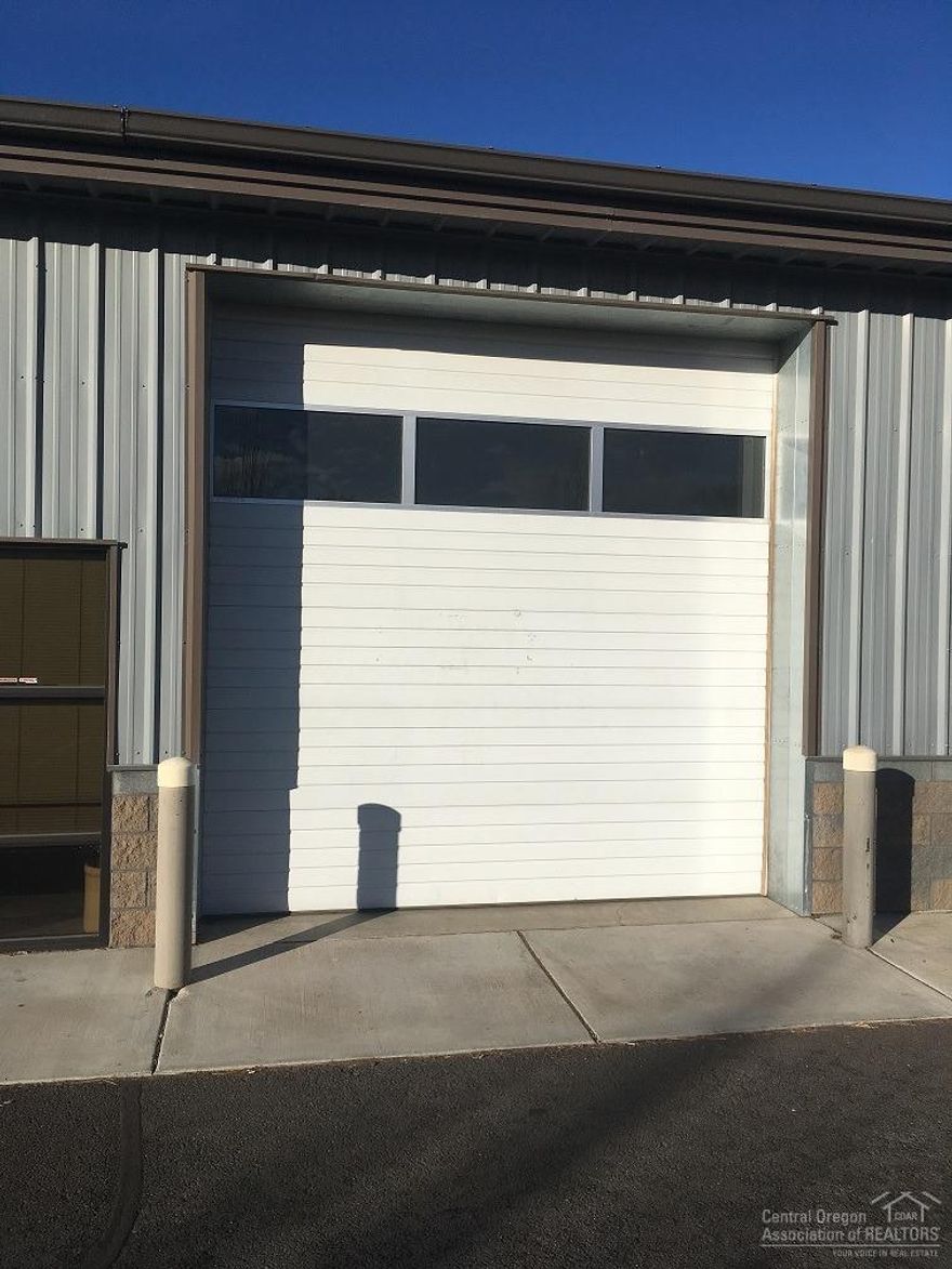 Located minutes from Highway 97. 12 foot roll-ups with large warehouse space. Ideal office space with separate restroom.