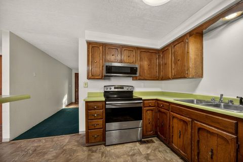 Tiny photo for 657 S Keene Way Drive, Medford, OR 97504 (MLS # 220214864)