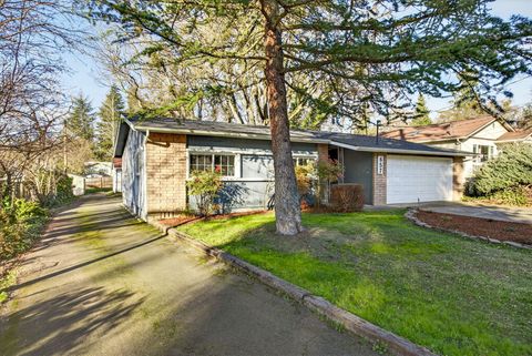 Tiny photo for 657 S Keene Way Drive, Medford, OR 97504 (MLS # 220214864)