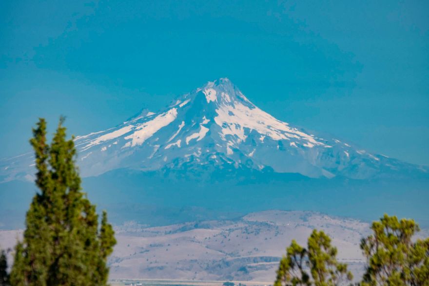 Huge Price Reduction. This parcel has top of the world views of the Cascade Mountains that include everything from Mt Bachelor to Mt Hood.  The parcel has been approved for a large tract farm dwelling.  A standard septic site has been approved by the county.  This parcel consists of 407.12 ac with power access on an adjoining parcel.  Plenty of room for your dream home and outbuildings for horse facilities and other livestock.  Buyer should do own due diligence on Jefferson County Building Regulations.