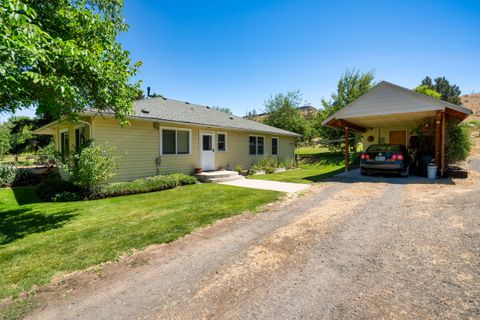 Tiny photo for 6247 NW Vanora Drive, Madras, OR 97741 (MLS # 220217234)