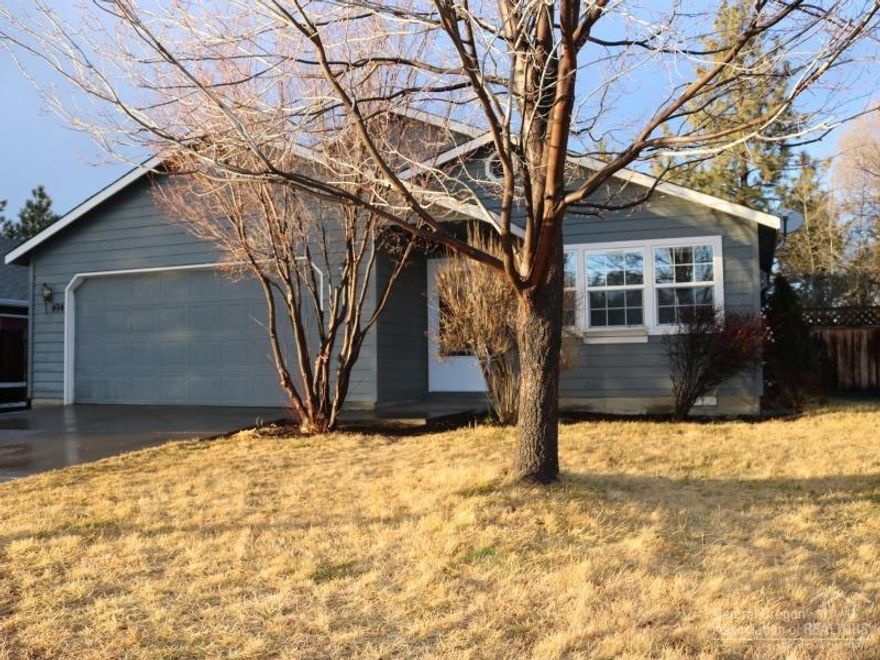 Move in ready, Single Level home is home located in the heart of Bend near the Old Mill district, The Deschutes River, shopping, restaurants, trails, Blakely Park and Farewell Bend Park. Featuring an open great room floor plan with vaulted ceilings and ceiling fans. The cook's kitchen features an eating bar and open dining area with a slider door for access to a large private deck. This clean home in SW Bend home won't last long. Call today!