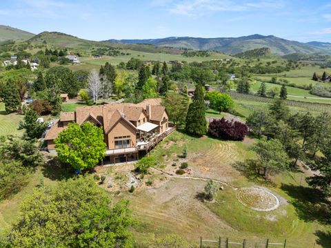 Tiny photo for 808 Pompadour Drive, Ashland, OR 97520 (MLS # 220219569)