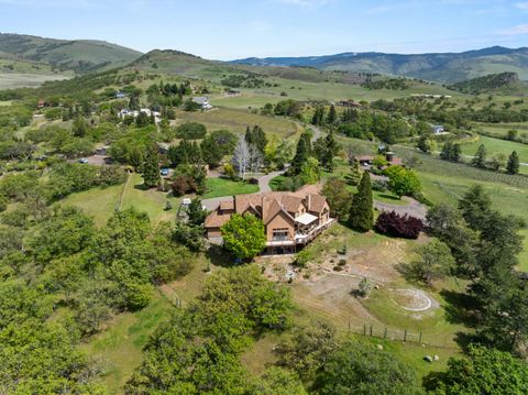 Tiny photo for 808 Pompadour Drive, Ashland, OR 97520 (MLS # 220219569)