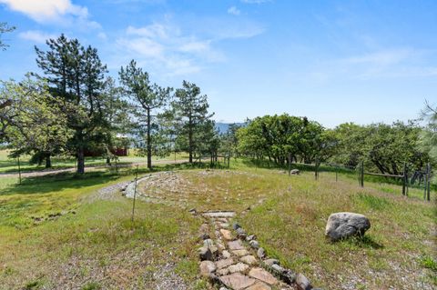 Tiny photo for 808 Pompadour Drive, Ashland, OR 97520 (MLS # 220219569)