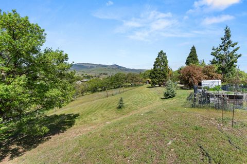 Tiny photo for 808 Pompadour Drive, Ashland, OR 97520 (MLS # 220219569)
