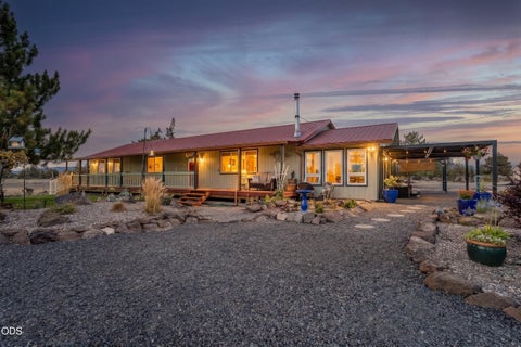 Photo of 1464 SW Bent Loop, Powell Butte, OR 97753 (MLS # 220228613)
