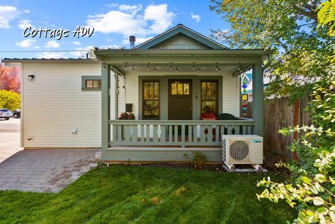 Tiny photo for 827 NW Delaware Avenue, Bend, OR 97703 (MLS # 220212886)