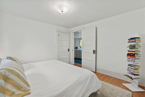 Tiny photo for 827 NW Delaware Avenue, Bend, OR 97703 (MLS # 220212886)