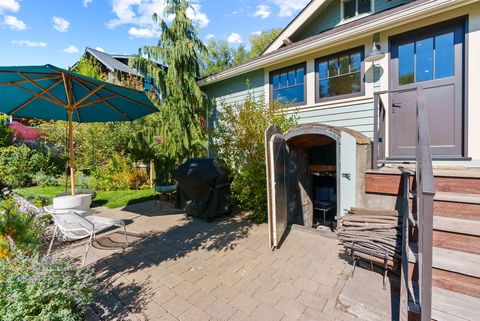 Tiny photo for 827 NW Delaware Avenue, Bend, OR 97703 (MLS # 220212886)