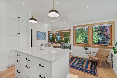 Tiny photo for 827 NW Delaware Avenue, Bend, OR 97703 (MLS # 220212886)