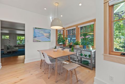 Tiny photo for 827 NW Delaware Avenue, Bend, OR 97703 (MLS # 220212886)