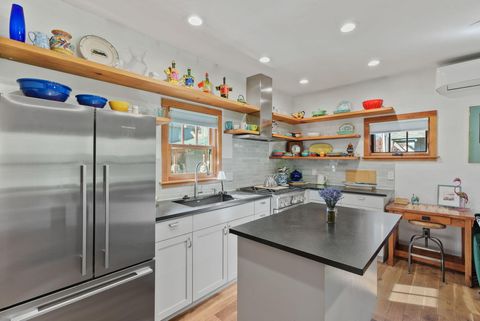 Tiny photo for 827 NW Delaware Avenue, Bend, OR 97703 (MLS # 220212886)