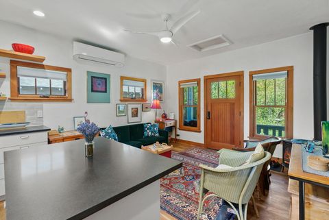 Tiny photo for 827 NW Delaware Avenue, Bend, OR 97703 (MLS # 220212886)