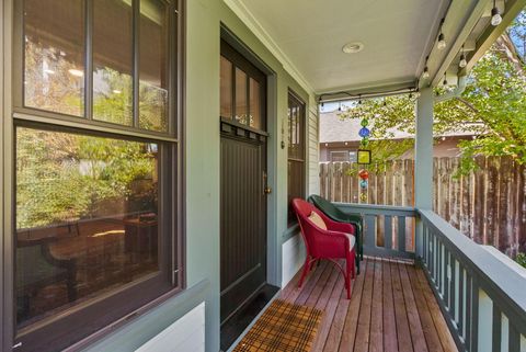 Tiny photo for 827 NW Delaware Avenue, Bend, OR 97703 (MLS # 220212886)