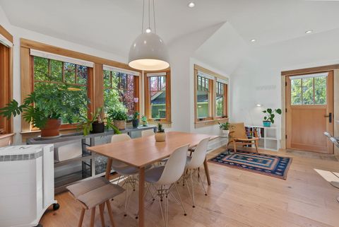 Tiny photo for 827 NW Delaware Avenue, Bend, OR 97703 (MLS # 220212886)