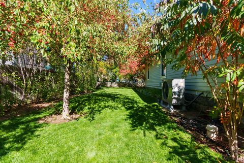Tiny photo for 827 NW Delaware Avenue, Bend, OR 97703 (MLS # 220212886)