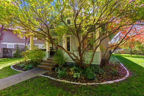 Tiny photo for 827 NW Delaware Avenue, Bend, OR 97703 (MLS # 220212886)
