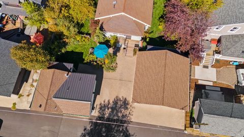 Tiny photo for 827 NW Delaware Avenue, Bend, OR 97703 (MLS # 220212886)