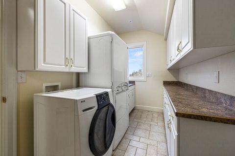 Tiny photo for 5976 Sunset Ridge Road, Klamath Falls, OR 97601 (MLS # 220212535)