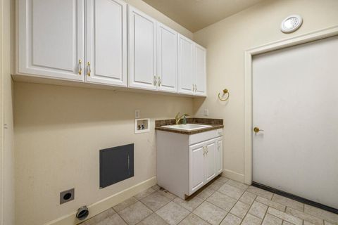 Tiny photo for 5976 Sunset Ridge Road, Klamath Falls, OR 97601 (MLS # 220212535)