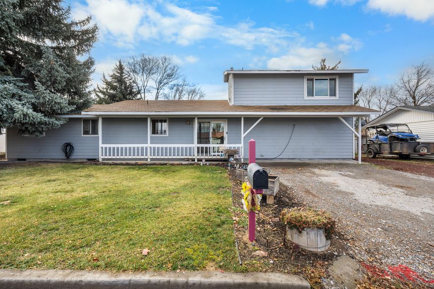 Welcome to this 5 bedroom, 3 bathroom home offering 2,068 sq ft of living space on a generous 0.24 acre lot. Tucked away on a quiet, peaceful street, this property is
perfect for buyers seeking a solid home they can update to match their vision.
Inside, you'll find a functional layout with ample room for living and growth. While the home is ready for some modern updates, its strong bones, and roomy floor plan
make it an ideal canvas for customization.
Step outside to an expansive, clean and open lot that is ready for whatever the next owner dreams up.
With its great location, generous space, and exceptional potential, this property is a fantastic opportunity to create the home you've always imagined. Don't miss it!