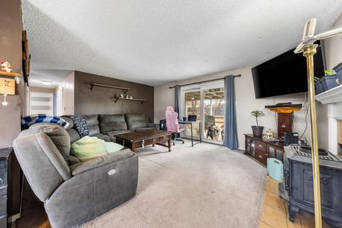 Tiny photo for 880 SE 6th Street, Prineville, OR 97754 (MLS # 220212126)