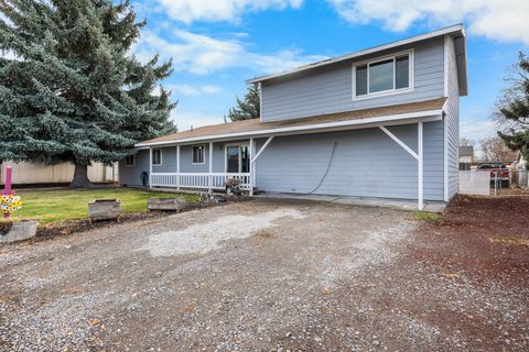 Tiny photo for 880 SE 6th Street, Prineville, OR 97754 (MLS # 220212126)
