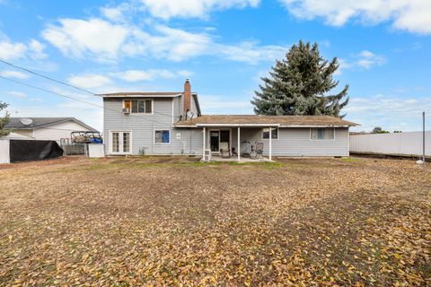 Tiny photo for 880 SE 6th Street, Prineville, OR 97754 (MLS # 220212126)