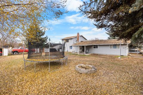 Tiny photo for 880 SE 6th Street, Prineville, OR 97754 (MLS # 220212126)