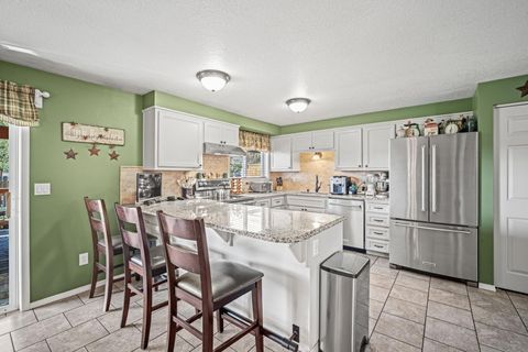 Tiny photo for 16255 Paulina View Road, La Pine, OR 97739 (MLS # 220210933)