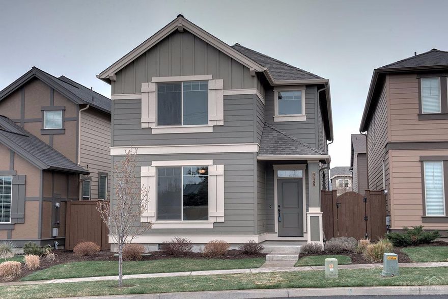 Better than new Pahlisch home in a new NE Bend neighborhood w/all appliances and window coverings in place. Situated on a quiet street and overlooking Boyd Park. Finishes in this home are what you expect from the region's premier builder; quartz countertops, SS appliances, stone accents around fireplace and more. All bedrooms up as well as an expansive loft. The master bedroom overlooks Boyd Park. McCall Landing is in a convenient spot w/quick access to all services as well as Highway 97. A must see home!!